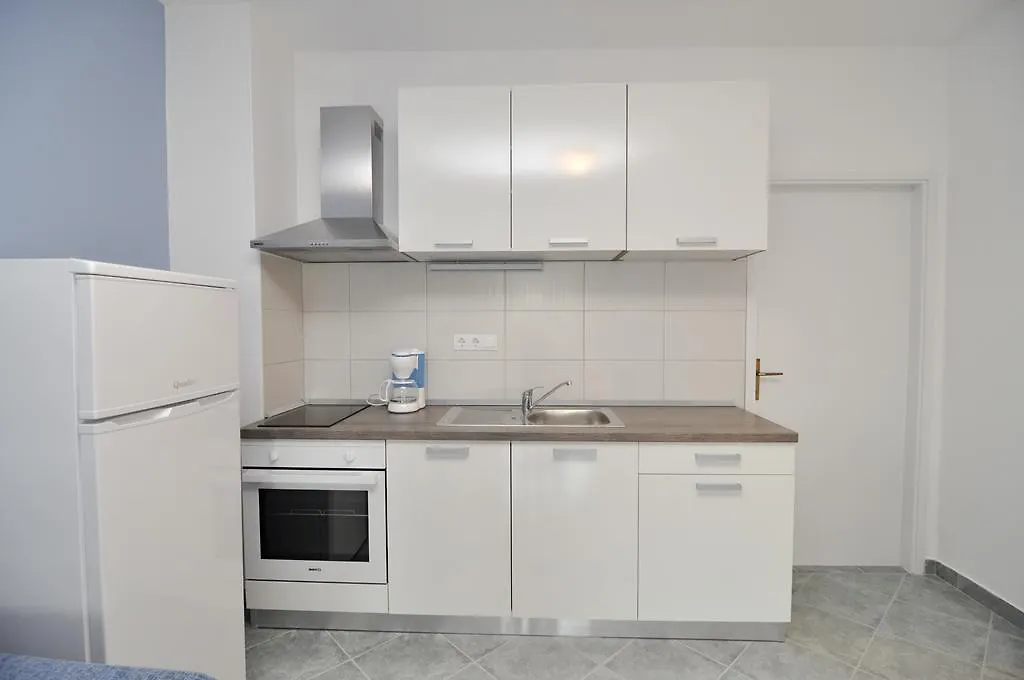 Apartments Marija - Maslenica - First Line To The Sea