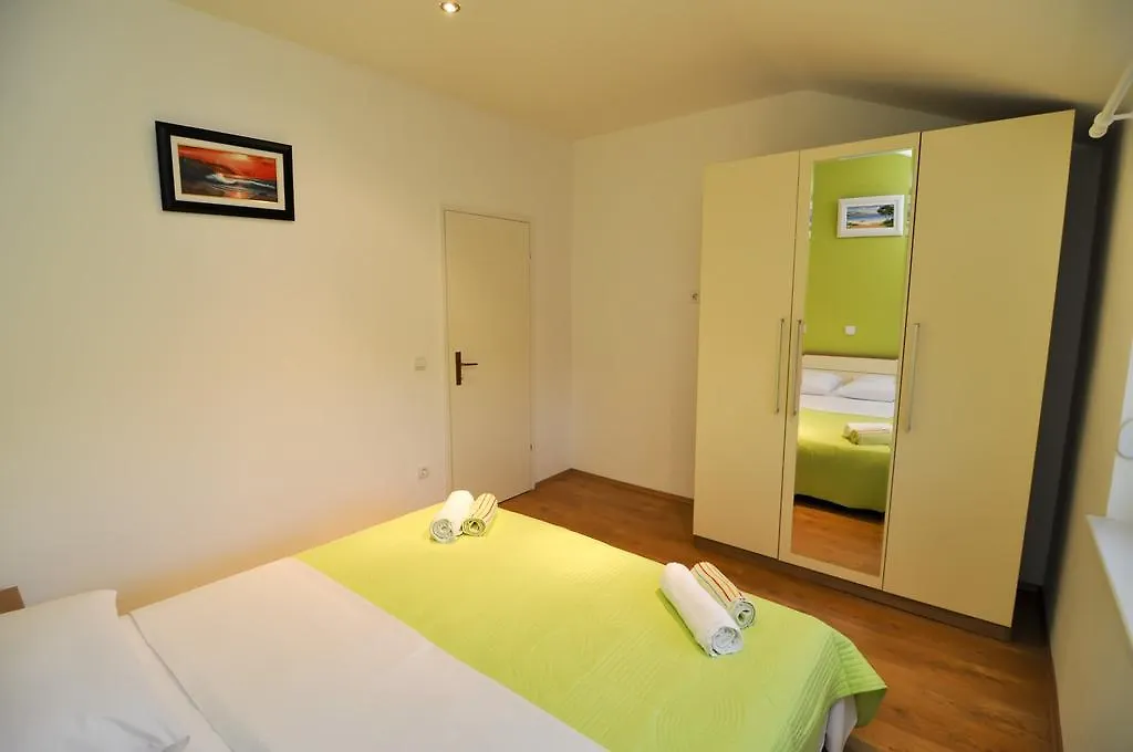 Apartments Marija - Maslenica - First Line To The Sea