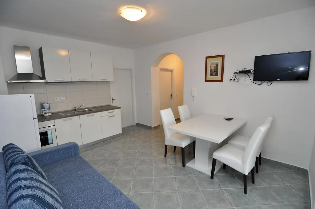 Apartments Marija - Maslenica - First Line To The Sea
