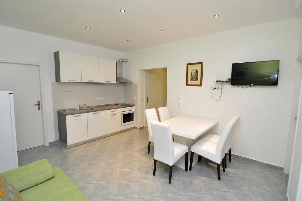 Apartments Marija - Maslenica - First Line To The Sea